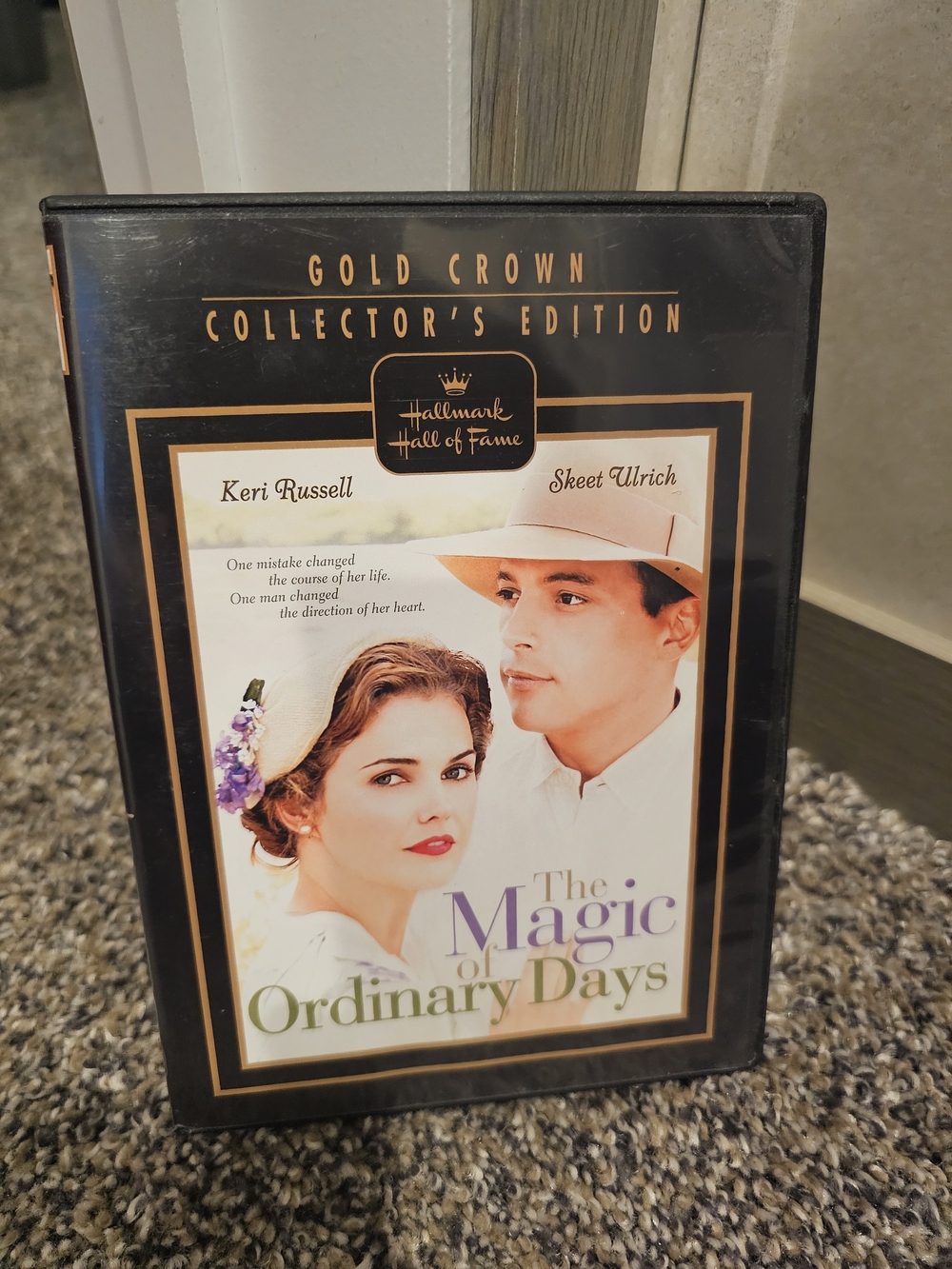Hallmark Gold Crown Collector's Edition 'The Magic of Ordinary Days' - Black